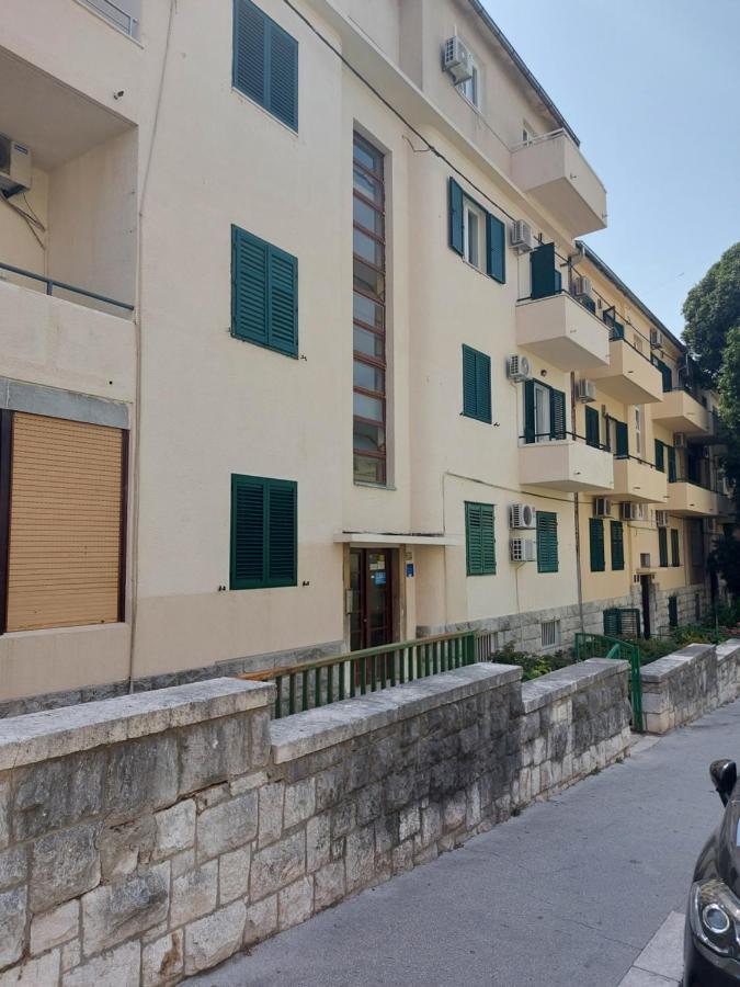 Maxim Rooms & Apartments Split Exterior photo